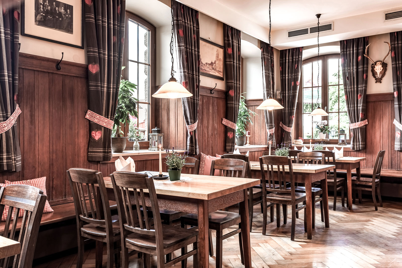 Die Gaststube im Brauereigasthof-Hotel Laupheimer in Günz. Urig eingerichtet schon immer ein wichitger Bestandteil des Gasthofs.
